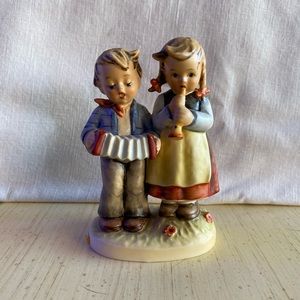 Hummel- (Birthday Serenade) 4”